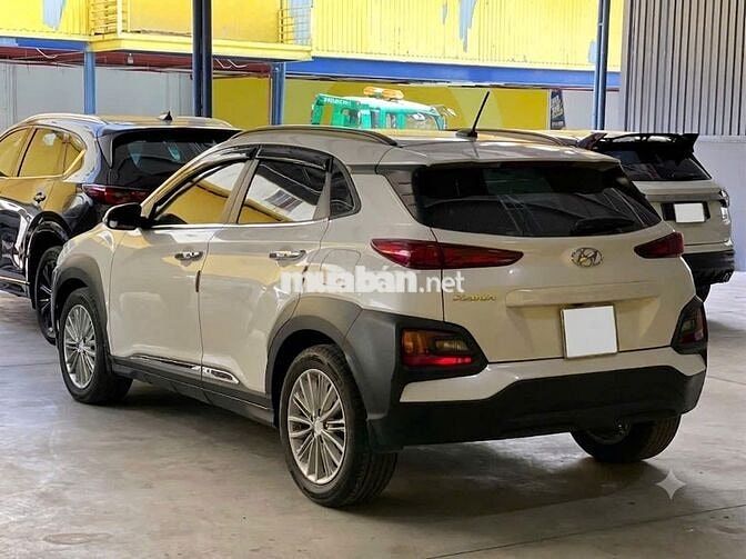 Hyundai Kona Tiêu Chuẩn 2018 Trắng 31.000 km
