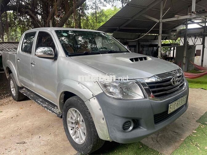 Toyota Hilux Bạc Số sàn 5 chỗ