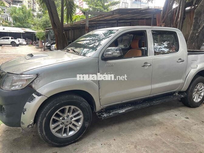 Toyota Hilux Bạc Số sàn 5 chỗ