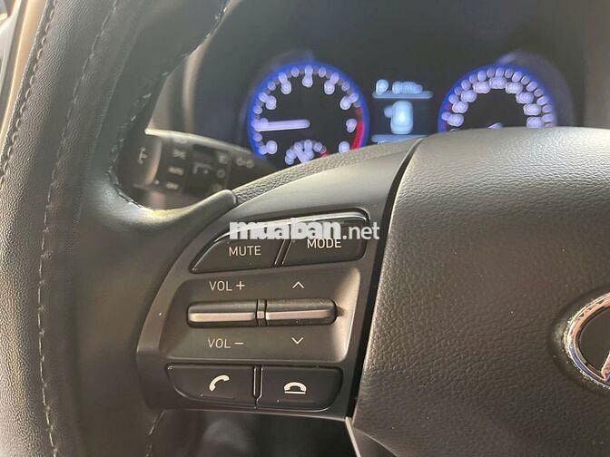 Hyundai Kona Tiêu Chuẩn 2018 Trắng 31.000 km
