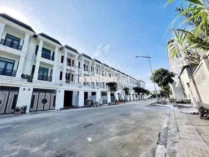 nhà 1 trệt 2 lầu  Cách ngã 6 An Phú 1,5 Km
