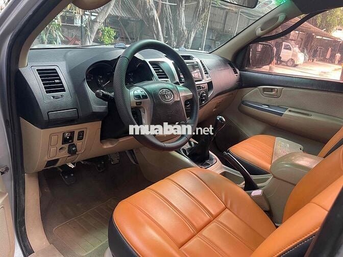 Toyota Hilux Bạc Số sàn 5 chỗ