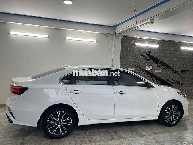 Kia K3 Trắng 5 chỗ cũ