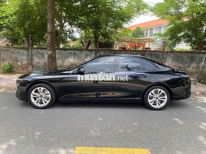 VinFast Lux A2.0 Turbo Đen 5 chỗ