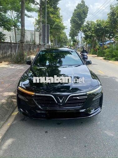 VinFast Lux A2.0 Turbo Đen 5 chỗ