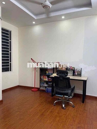 cho thuê cả nhà mới 35x5t phố Cự Lộc