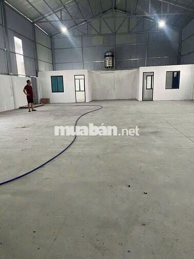 Cho thuê kho xưởng Cự Khối-Bát Khối-250m,mt 12m. mặtđường 25m, vỉa hè.