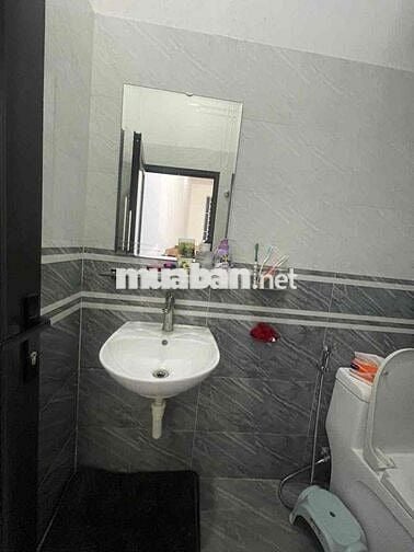 cho thuê cả nhà mới 35x5t phố Cự Lộc