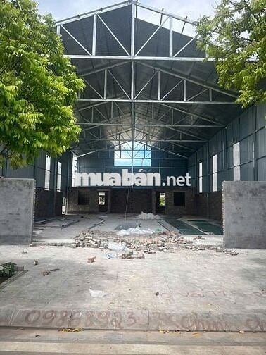 Cho thuê kho xưởng Cự Khối-Bát Khối-250m,mt 12m. mặtđường 25m, vỉa hè.