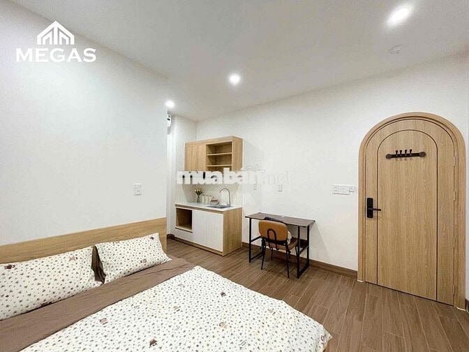 CĂN HỘ CAO CẤP _FULL NỘI THẤT_BAN CÔNG NẰM NGAY SÂN BAY