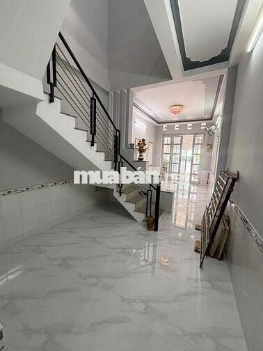 Nhà mới lầu 2pn 2 máy lạnh gần Vincom HV