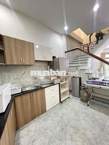 Nhà lầu full nội thất hẻm Đoàn Thị Điểm
