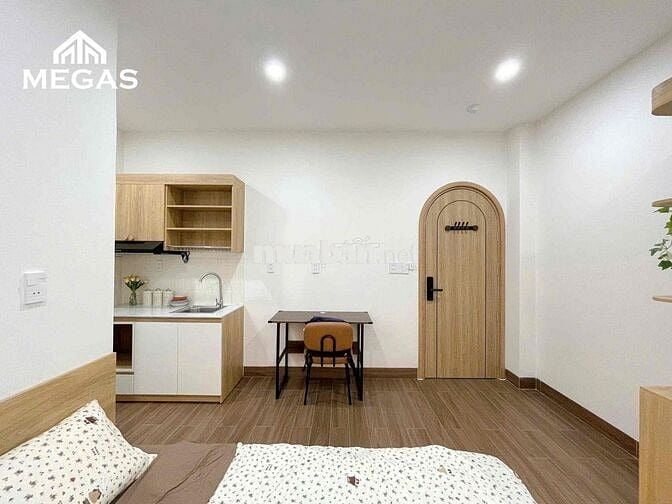 CĂN HỘ CAO CẤP _FULL NỘI THẤT_BAN CÔNG NẰM NGAY SÂN BAY