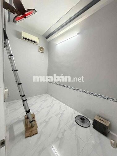 Nhà mới lầu 2pn 2 máy lạnh gần Vincom HV