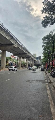 159 hồ tùng mậu .dt. 30.m2 cấp 4 . 2 măt đường ,gần ga tau , ngã tư .