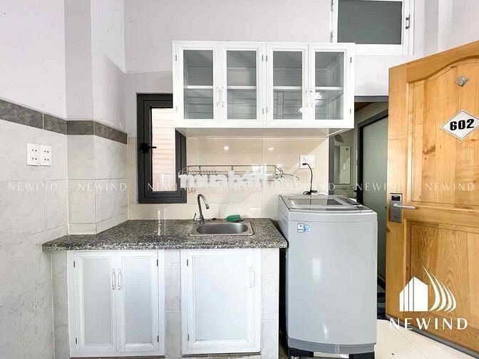 Căn hộ mini có máy giặt riêng rộng thoáng ở được4 người ngay Trung Tâm