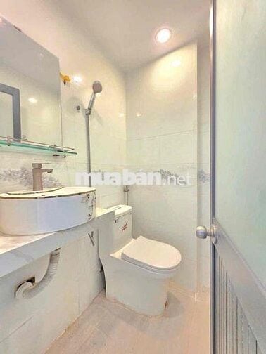 🔥 🔥 🔥nhà bán 1 lầu , có phòng ngủ dưới đất gần Phú Mỹ hưng quận 7 🔥 🔥