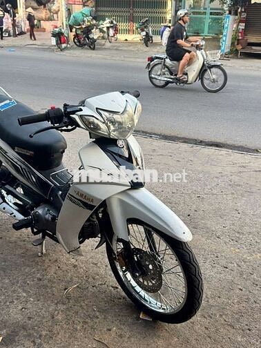 Yamaha Sirius Trắng xanh