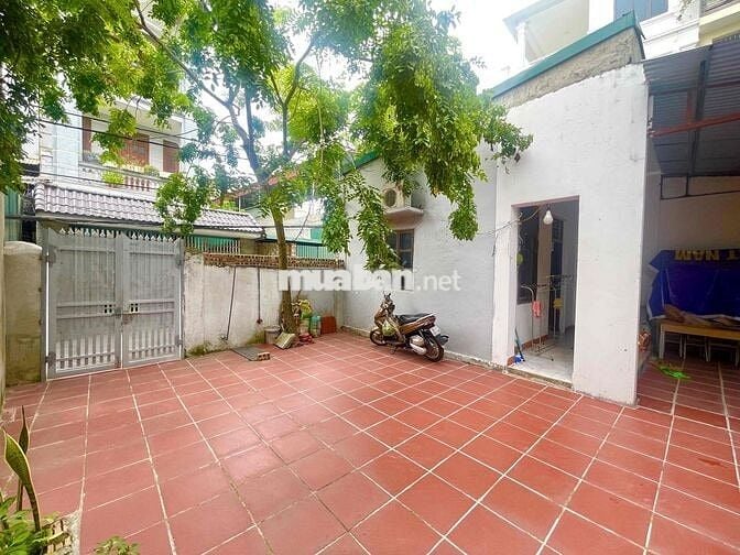 Cho thuê nhà Phúc Lợi dt100m - Nội thất đầy đủ - 100 ra chợ