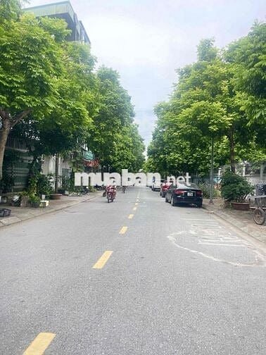 Cho thuê nhà Phúc Lợi dt100m - Nội thất đầy đủ - 100 ra chợ