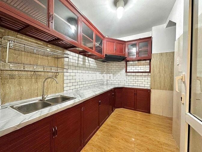 Căn 2PN1WC góc 2 mặt tiền + xe hơi đậu trước cửa