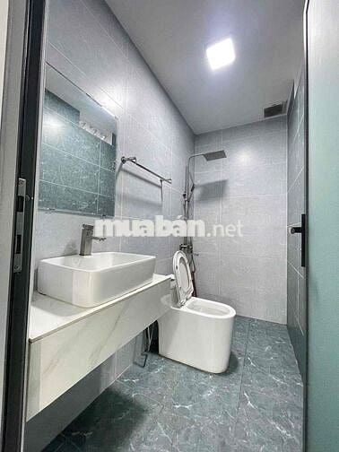 Căn 3PN full nội thất + nhà thang máy + xe đậu ở cổng