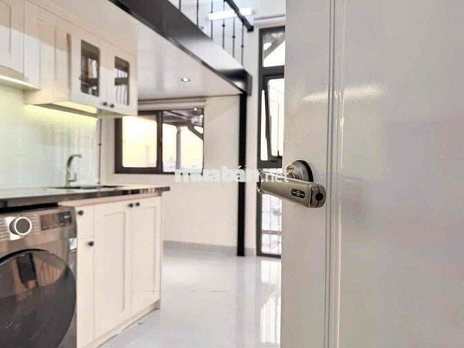 Phòng trọ có gác cửa sổ lớn mới 100% gần UEF, HUTECH, Hồng Bàng