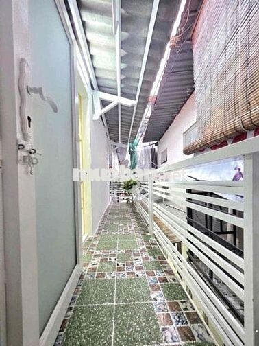 🔔🔔🔔nhà đẹp 1 lầu vào ở liền gần đường lớn xe hơi🔔🔔🔔