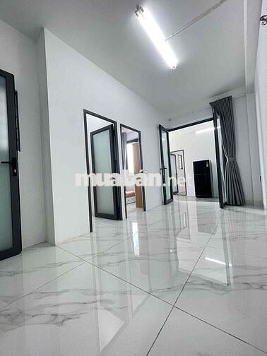 Căn 3PN full nội thất + nhà thang máy + xe đậu ở cổng