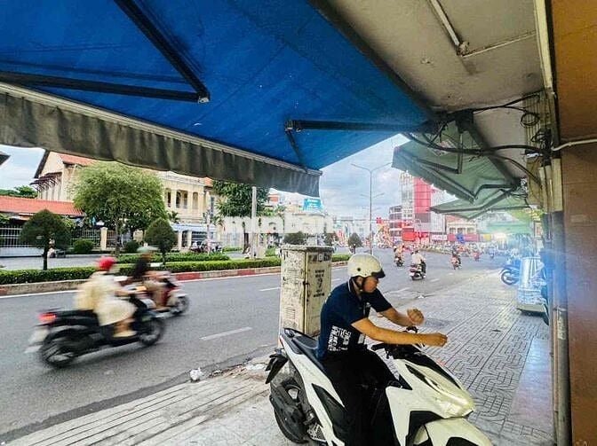 MB ngay chợ Bà Chiểu, 1 trệt 1 lửng