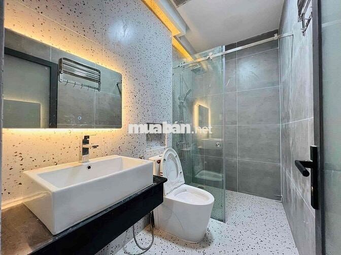 Nhà đẹp- sang- hiện đại, 5 phòng ngủ lớn, 5 lầu, Bình Thạnh