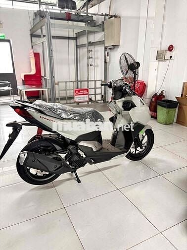 Honda Vario 160 Thể thao màu Bạc 2026 - NEW 100%