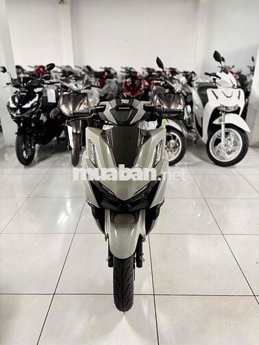Honda Vario 160 Thể thao màu Bạc 2026 - NEW 100%