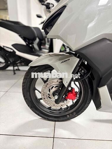 Honda Vario 160 Thể thao màu Bạc 2026 - NEW 100%