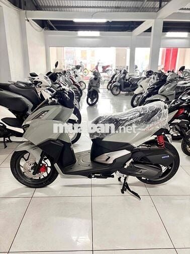 Honda Vario 160 Thể thao màu Bạc 2026 - NEW 100%