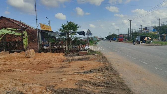  CHÍNH CHỦ CHO THUÊ ĐẤT MẶT TIỀN ĐỐI DIỆN CỔNG CHỢ BÀ RÉN MỚi