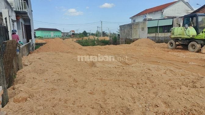  CHÍNH CHỦ CHO THUÊ ĐẤT MẶT TIỀN ĐỐI DIỆN CỔNG CHỢ BÀ RÉN MỚi