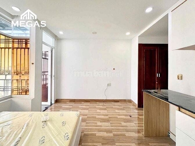 STUDIO FULL NỘI THẤT CÓ BAN CÔNGGG GẦN UFM