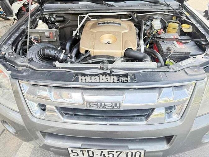 Isuzu D-Max 2010 Xám