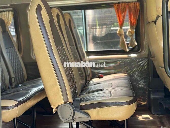 Ford Transit 2022 Vàng cát Việt Nam