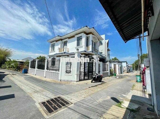 Nhà mái Thái mới 100% 1/Nguyễn Chí Thanh vào 30m.nhựa 4m