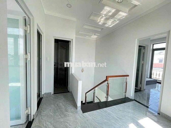 Nhà mái Thái mới 100% 1/Nguyễn Chí Thanh vào 30m.nhựa 4m