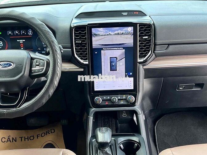 Ford Everest Titanium 4x4 2023 Bạc 34.000 Km