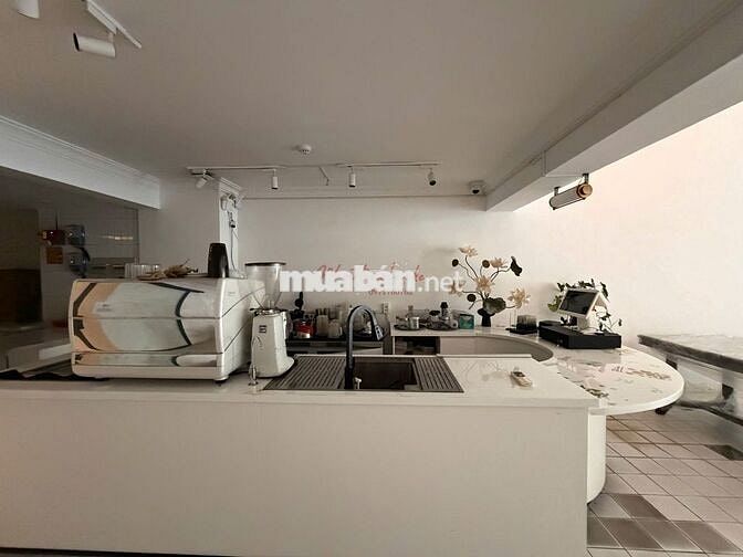 Trần cao 5m - Chính chủ cho thuê HXH Nguyễn Trọng Tuyển QPN giá chỉ 2x