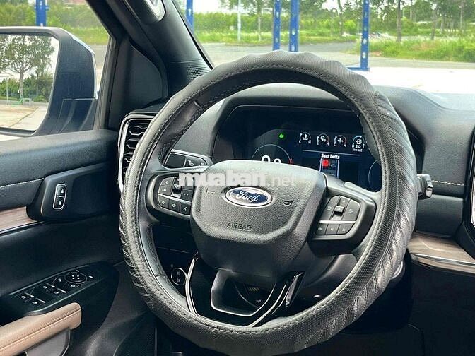 Ford Everest Titanium 4x4 2023 Bạc 34.000 Km