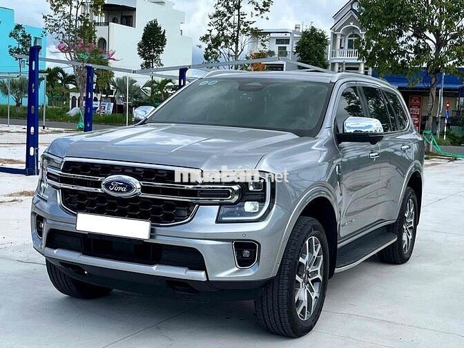 Ford Everest Titanium 4x4 2023 Bạc 34.000 Km