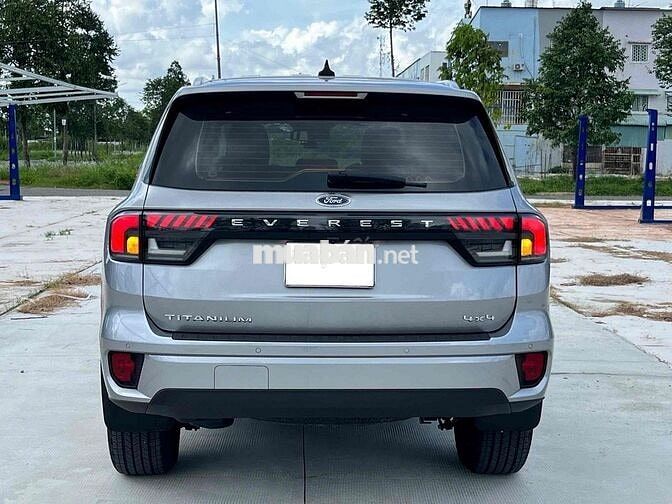 Ford Everest Titanium 4x4 2023 Bạc 34.000 Km