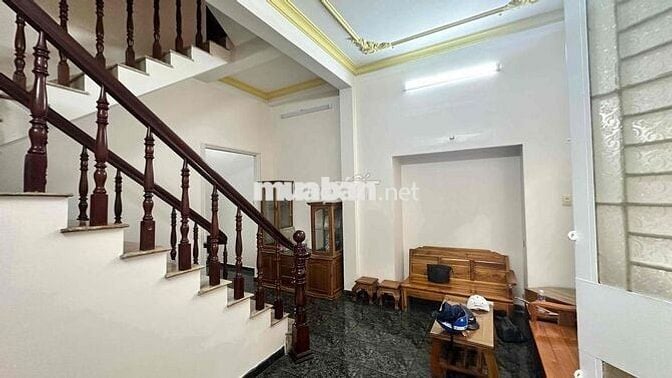 Nhà cho thuê Q.10! Dt 5*12 nhà 2 lầu và sân thượng! Gồm pn và 3 tollet