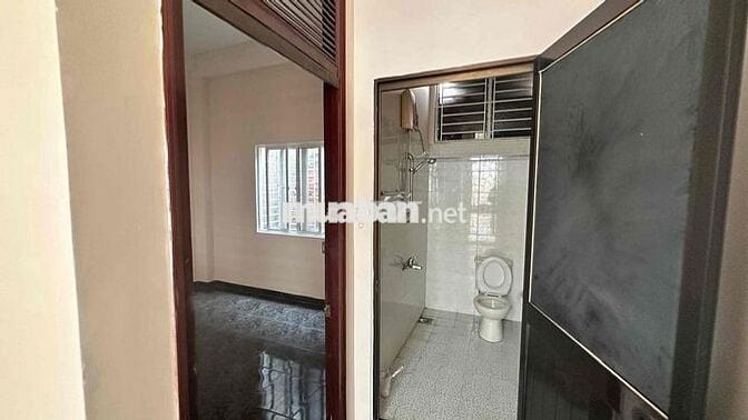 Nhà cho thuê Q.10! Dt 5*12 nhà 2 lầu và sân thượng! Gồm pn và 3 tollet