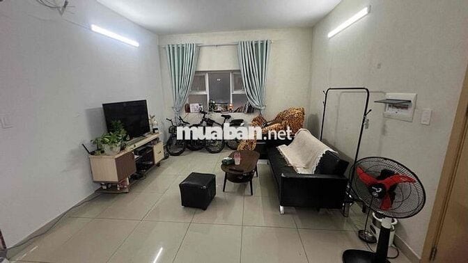 bán căn hộ 3 phòng ngủ cc 658 Âu Cơ